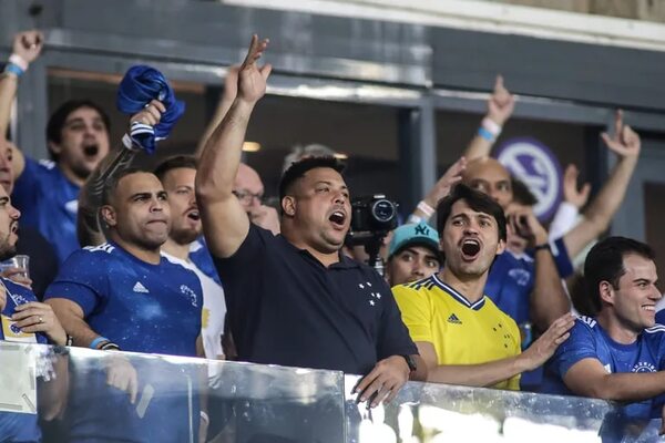 El Cruzeiro de Ronaldo festeja título de segunda división con anticipación - Fútbol Internacional - ABC Color