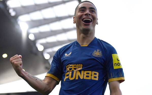 Crónica / [VIDEO] ¡Doblete y partidazo de Almirón en la goleada de Newcastle!