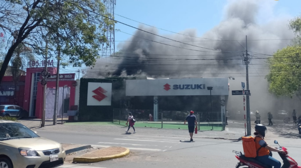 Diario HOY | Se incendia una concesionaria de vehículos