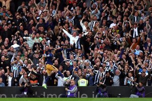La leyenda de la Premier League que goza con Miguel Almirón