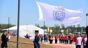 Con el izamiento de las 15 banderas de los países participantes se dio apertura a Odesur