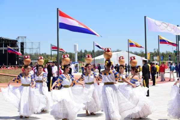 Con el izamiento de las 15 banderas de los países participantes del Odesur, arrancó "el sueño de todos"