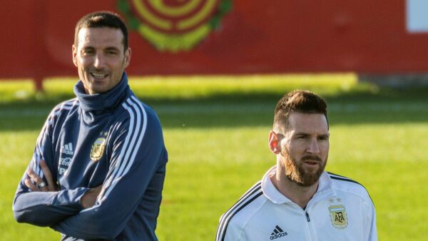 Scaloni: "A Messi lo tratamos como lo que es: un superclase"
