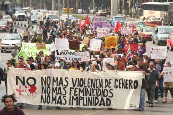 Diario HOY | Cientos de mujeres protestan en Ecuador contra los femicidios