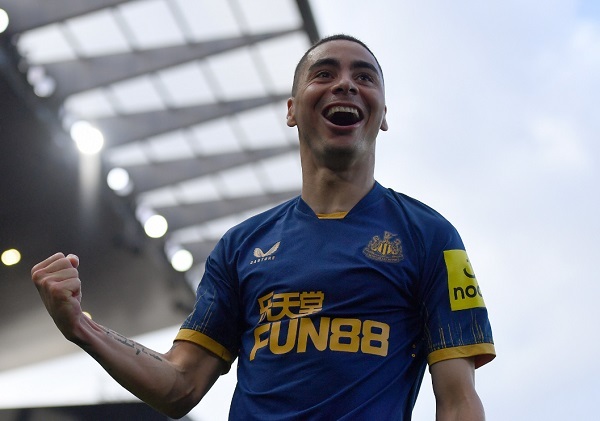 Almirón marca doblete y es figura en el Newcastle - Paraguaype.com