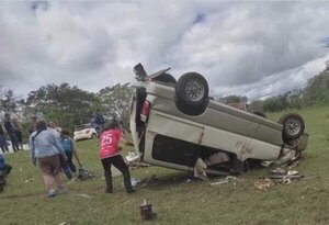 Choque de vehículos dejó daños materiales en Horqueta