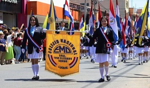 Una multitud acompañó emotivo desfile estudiantil en homenaje a la Virgen del Rosario •