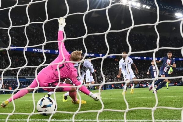 Mbappé acude al rescate del París SG en la Ligue 1 - Fútbol Internacional - ABC Color
