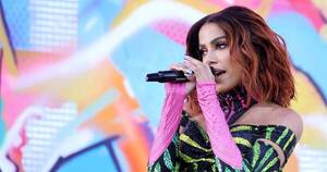 La Nación / Cher sigue deslumbrando a sus 76 años, Victoria Beckham brilla en la moda de París y más