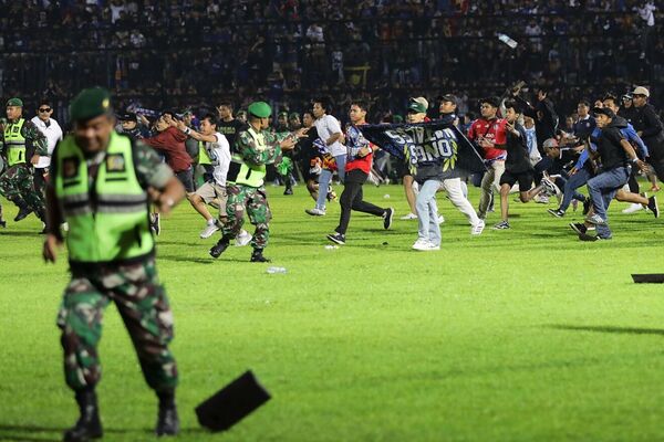 Tragedia en Indonesia: se reportan 127 muertos por disturbios en partido de fútbol - El Independiente