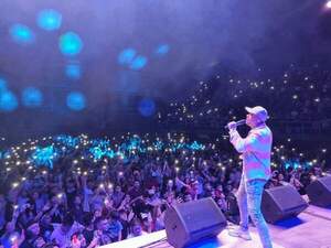 Deslumbrante presentación de Alex Zurdo por los 16 años de la RCC