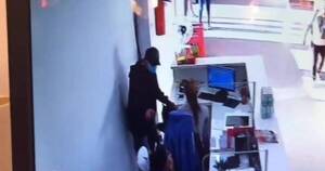 La Nación / Eusebio Ayala: delincuentes asaltaron local de cobranza y efectuaron disparos