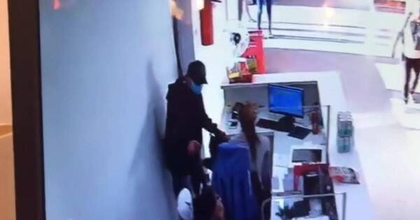 La Nación / Eusebio Ayala: delincuentes asaltaron local de cobranza y efectuaron disparos