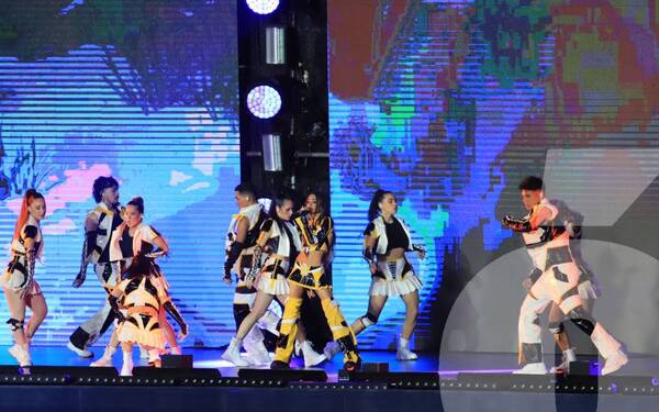 Crónica / Bailarina de Tini contra conductoras: "Nos matamos ensayando para que 'equis' venga a hacer un comentario como ese"