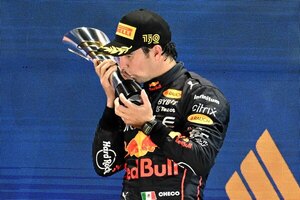 Sergio Pérez gana en Singapur y Verstappen deberá esperar para el título