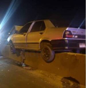 Crónica / Ka'ure subió sobre una baranda de seguridad ¡con auto y todo!