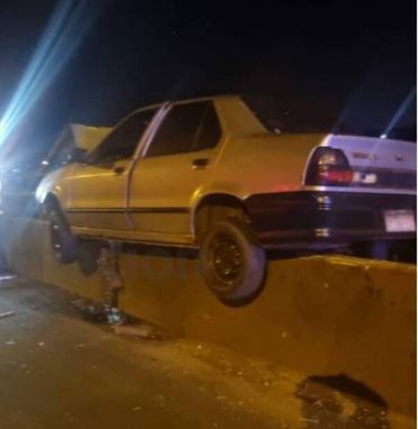 Crónica / Ka'ure subió sobre una baranda de seguridad ¡con auto y todo!