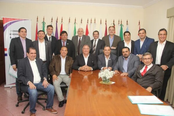 Hay 75 precandidaturas para las 17 gobernaciones del país - Política - ABC Color