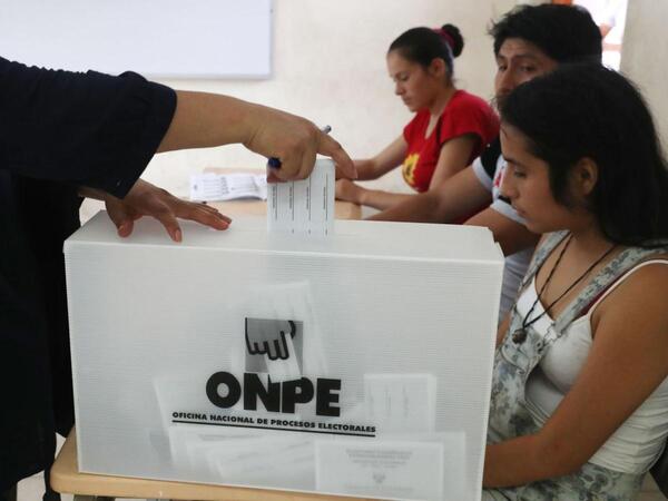La jornada electoral peruana llega al ecuador marcada por una baja asistencia - El Independiente
