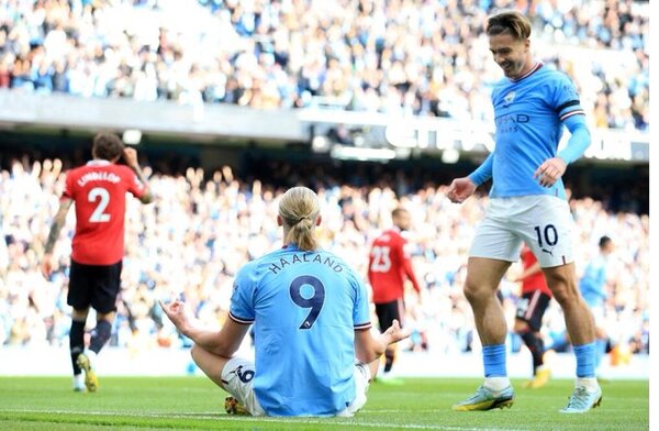 Paliza ciudadana en el derbi de Manchester