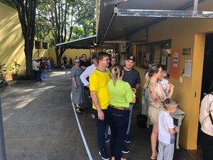 Masiva concurrencia de electores en Consulado de Brasil, en Ciudad del Este - Mundo - ABC Color