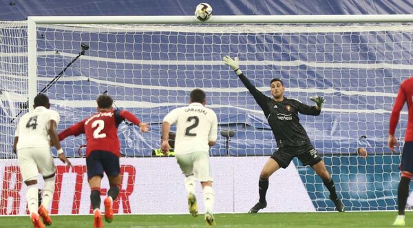 Real Madrid cede los primeros puntos y comparte el liderato al Barça