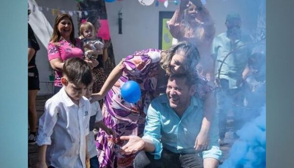 La periodista Denise Hutterz y Aldo Franco revelan el sexo del bebe que están esperando - Te Cuento Paraguay