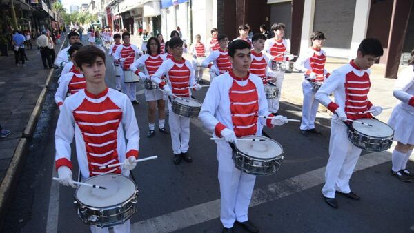 Las instantáneas del desfile por primavera en Asunción