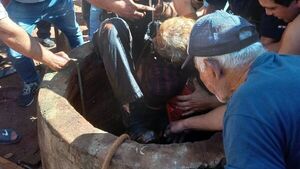 Bomberos rescatan a una mujer que cayó a un pozo en Alto Paraná