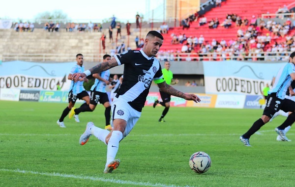 Olimpia triunfa con lo justo ante Guaireña