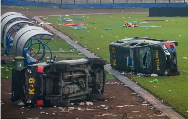 Al menos 125 muertos por los disturbios en un partido en Indonesia