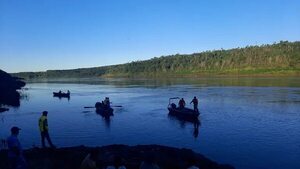 Niño de ocho años cae de canoa y desaparece en el río Paraná - ABC en el Este - ABC Color