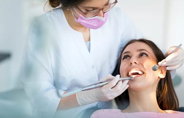 Sonríe a los odontólogos en su día - Empresariales - ABC Color