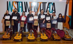 Ocho jóvenes paraguayos conservarán por un año guitarras de alta calidad para su formación – Diario TNPRESS