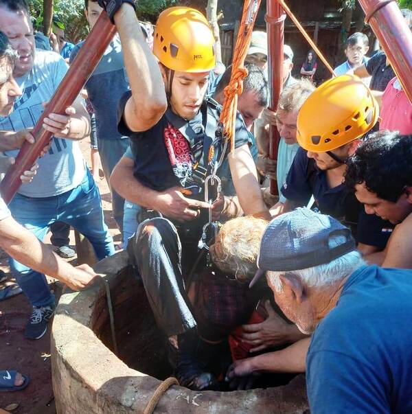 Rescatan a abuelita que cayó a pozo de agua de 18 metros de profundidad - La Clave