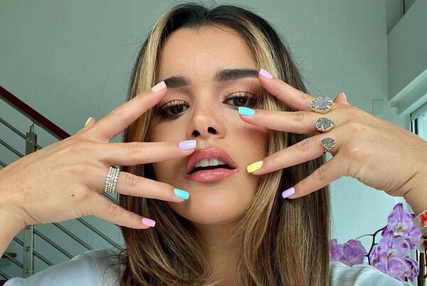 Las uñas cuadradas siguen vigentes y toman fuerza