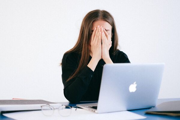 Resaca social: las consecuencias de estar siempre activas