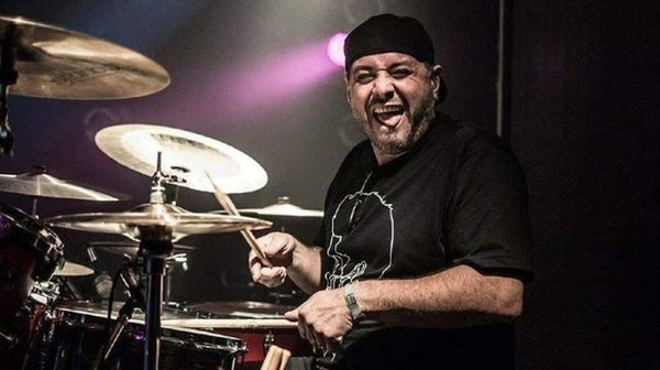 El ex batero de Alma Fuerte, Bin Valencia, falleció en pleno show