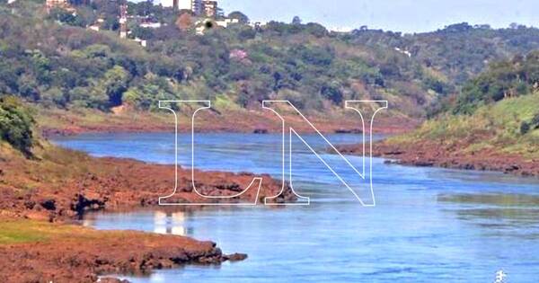 La Nación / Buzos de la marina buscan a niño de 8 años que cayó a aguas del río Paraná