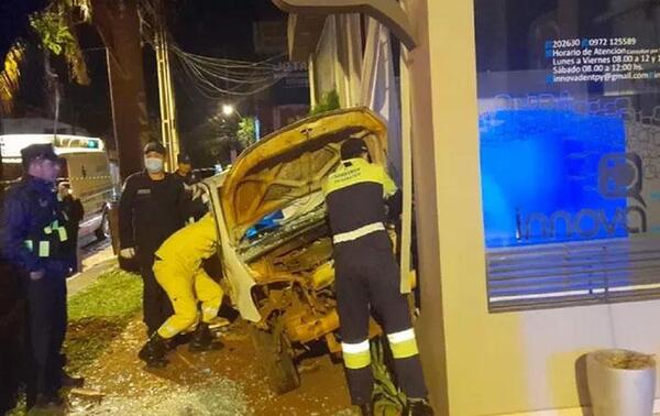 Policía ocasiona aparatoso accidente en Encarnación – Prensa 5