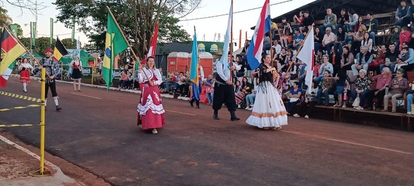 EXITOSA 10a. EDICIÓN DE LA FIESTA NACIONAL DE LAS COLECTIVIDADES DE HOHENAU