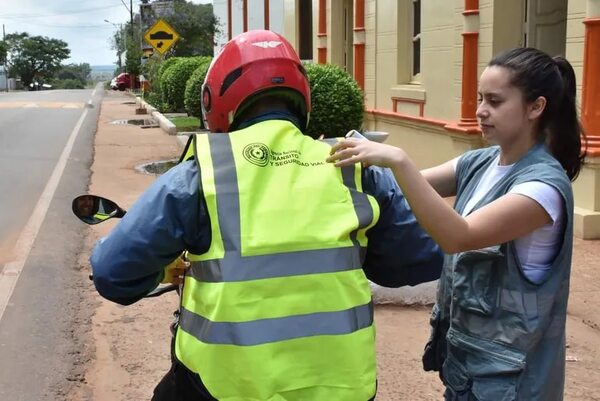 Repartirán chalecos en la campaña #AvanzarSeguros dirigida a motociclistas - Nacionales - ABC Color