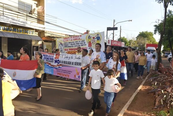 Fieles católicos marchan “en defensa de la vida y la familia” en CDE - ABC en el Este - ABC Color