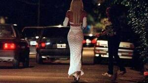 Crónica / "Murió" su moto justito en un "nido" de travestis y ¡sorpresa!: lo asaltaron ¡y llevaron su moto!