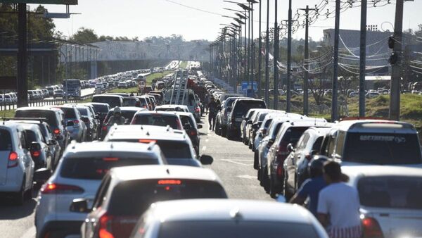 Embotellamiento vehicular en zona del Comité Olímpico