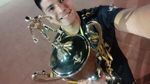 Además de campeón en Liga de Caapucú, arquero es docente y repostero