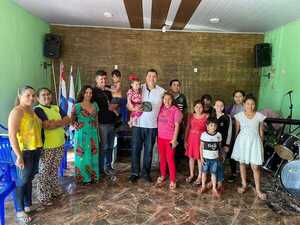 Juancho donó chapas para el futuro comedor de una iglesia evangélica
