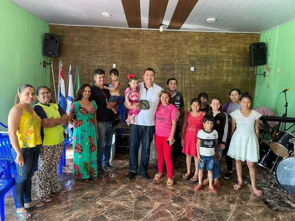 Juancho donó chapas para el futuro comedor de una iglesia evangélica