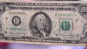 Titular de BCP presume que billetes de dólares viejos ingresan por lavado de dinero