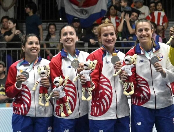 Plata en debut de chicas - Polideportivo - ABC Color